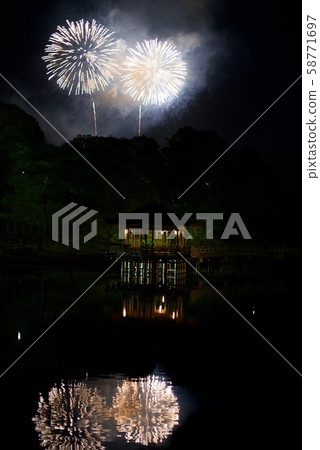 Along with Wakasayama fireworks from the ancient city of Nara 58771697