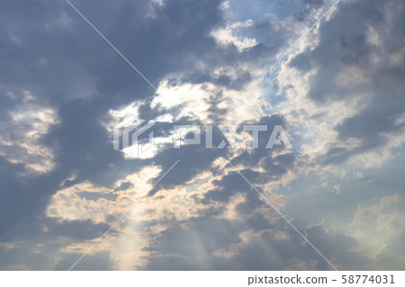 日落和雲彩 58774031