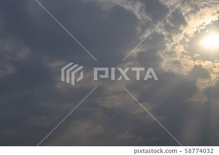 日落和雲彩 58774032
