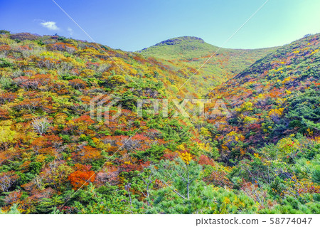 Autumn leaves of Adachi Tarayama and Mt. 58774047
