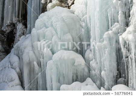 Yunlong Valley in winter Yunlong Valley in winter 58776041