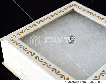 Diamond gemstone 58776836