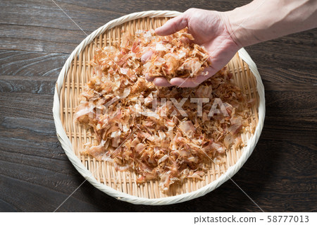 Bonito cutting 58777013