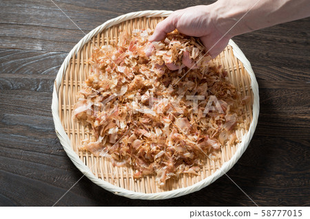 Bonito cutting 58777015