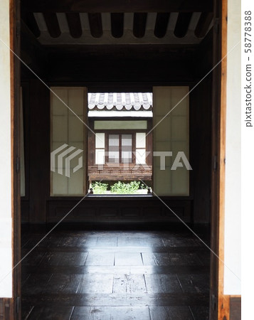 Korean hanok door, internal structure Korean hanok door, internal structure 58778388