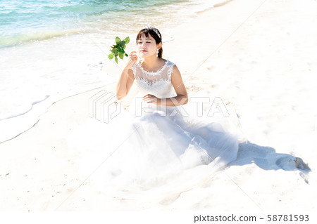 海邊婚紗的新娘 海邊婚紗的新娘 58781593