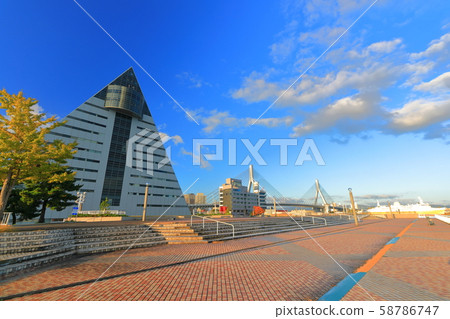 [Aomori Prefecture] Aomori Tourist Product Center under clear sky Aspam and Aomori Bay Bridge 58786747