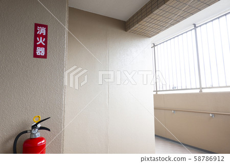 Fire extinguisher 58786912