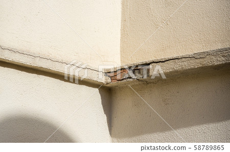 Detachment of exterior building cornice 58789865