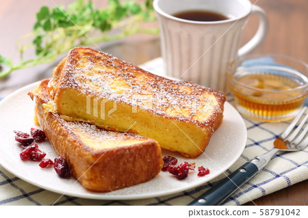 French toast looks delicious 58791042