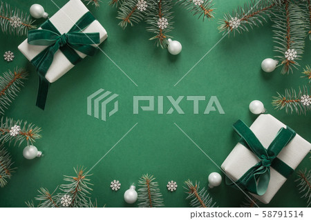 Christmas border with xmas tree and gifts on green 58791514