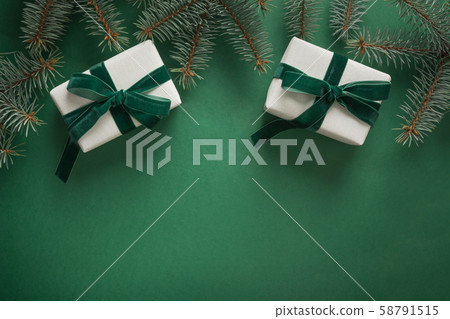 Christmas border with xmas tree and gifts on green 58791515