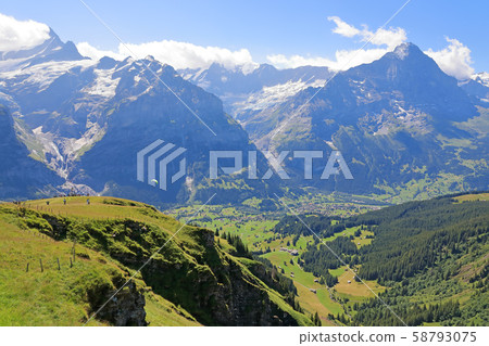 瑞士菲斯特天文台附近的山景 瑞士菲斯特天文台附近的山景 58793075