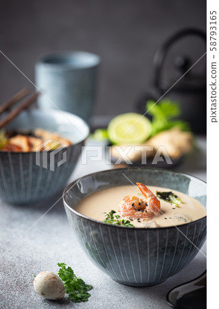 Tom Yum soup 58793165