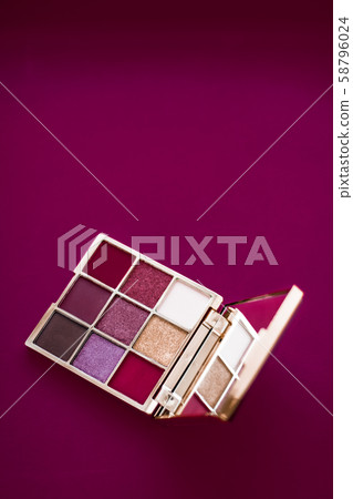 Eyeshadow palette and make-up brush on wine 58796024