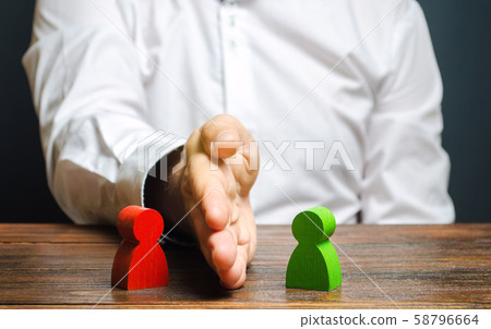 The person divides with the palm the red and green figures of people 58796664