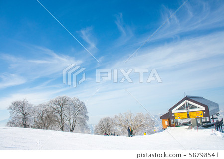Landscape and Mountain view of Nozawa Onsen in winter , Nagano, Japan. Landscape and Mountain view of Nozawa Onsen in winter , Nagano, Japan. 58798541