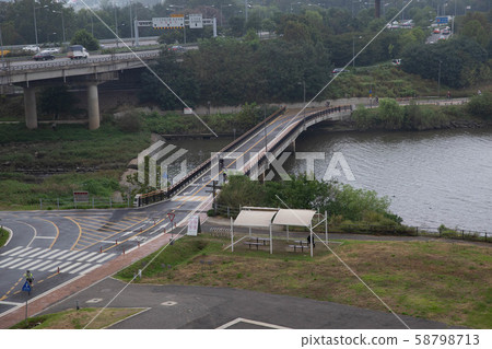 Bridge 58798713