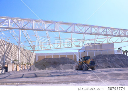 Gravel lift and heavy machinery Gravel lift and heavy machinery 58798774