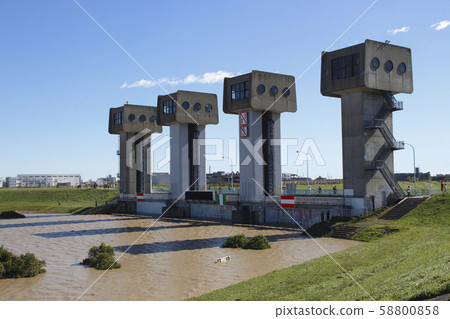 Shiniwabuchi Water Gate: At the flooded Arakawa Bank (Typhoon No. 19 in the first year of Reiwa) 58800858