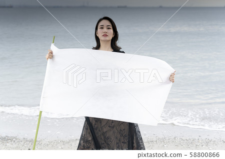 女戰士與白旗 女戰士與白旗 58800866