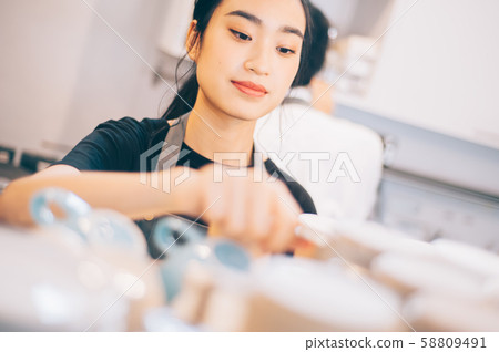 Cafe staff part-time job 58809491