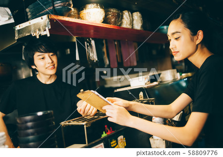 職員兼職居酒屋 58809776