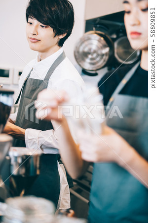 Cafe staff part-time job 58809851