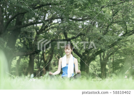 女子運動美容瑜伽 58810402