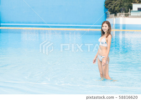 Pool female 58816620
