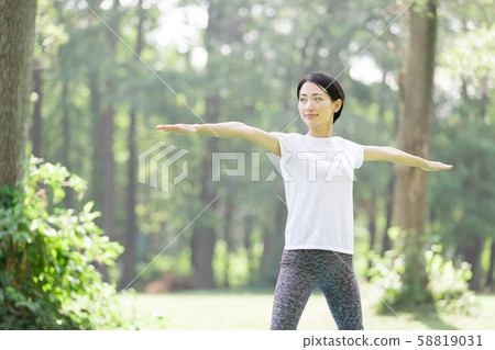 戶外瑜伽 58819031