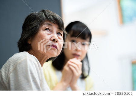 Parent and child Mother and child Senior female Middle female 2 Parent and child Mother and child Senior female Middle female 2 58820105