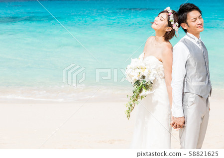 Bridal sea wedding back to back Bridal sea wedding back to back 58821625