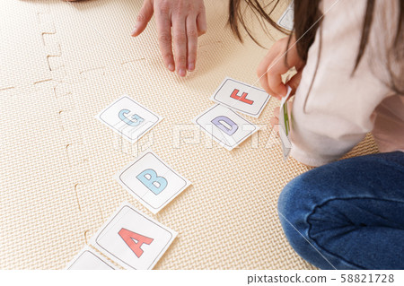 一些孩子上英語會話課 58821728