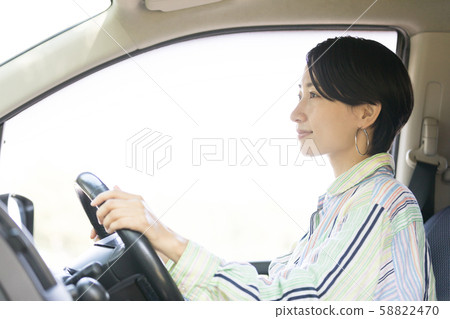 Young woman driving (no seat belt) 58822470