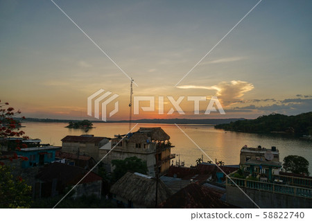 Flores evening 58822740