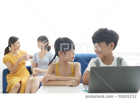 Parent and child mom friend living 58826152