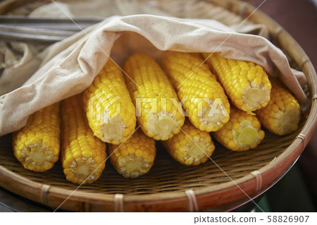 煮玉米 58826907