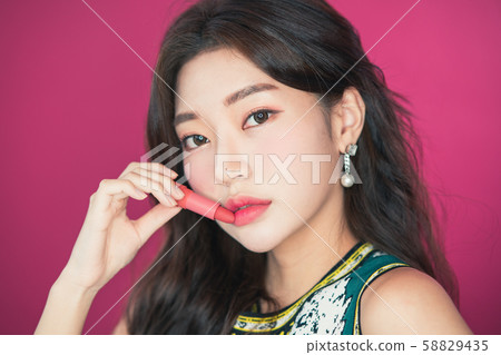女性美麗影響者 女性美麗影響者 58829435