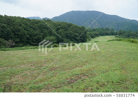 從岡山縣真庭市山腳看到的中天山 從岡山縣真庭市山腳看到的中天山 58831774