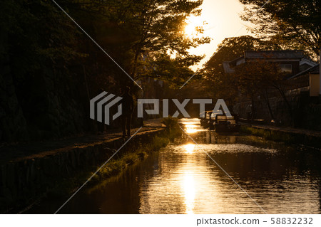 Light of sunset 58832232