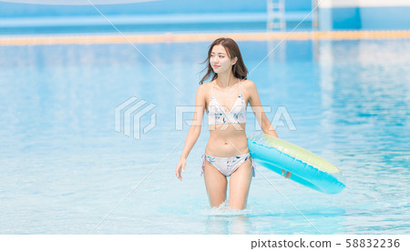 Pool female 58832236