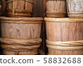 堆積酒桶 58832688