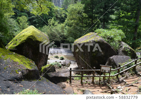 Megalithic group 58832779