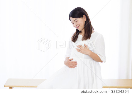 30's pregnant woman 30's pregnant woman 58834294