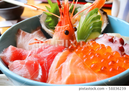 Bowl of rice topped with sashimi  58836239