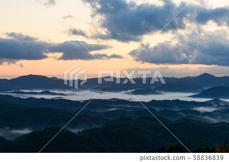 Sea of clouds Sea of clouds 58836839