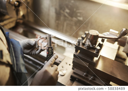 Worker making the metal details 58838489