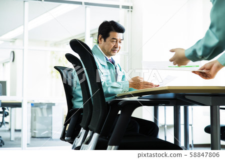 Male Manager Meeting Meeting Real Estate Construction Manufacturing Business Businessman Middle Office Male Manager Meeting Meeting Real Estate Construction Manufacturing Business Businessman Middle Office 58847806