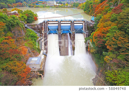 高高水壩在秋天 58849748
